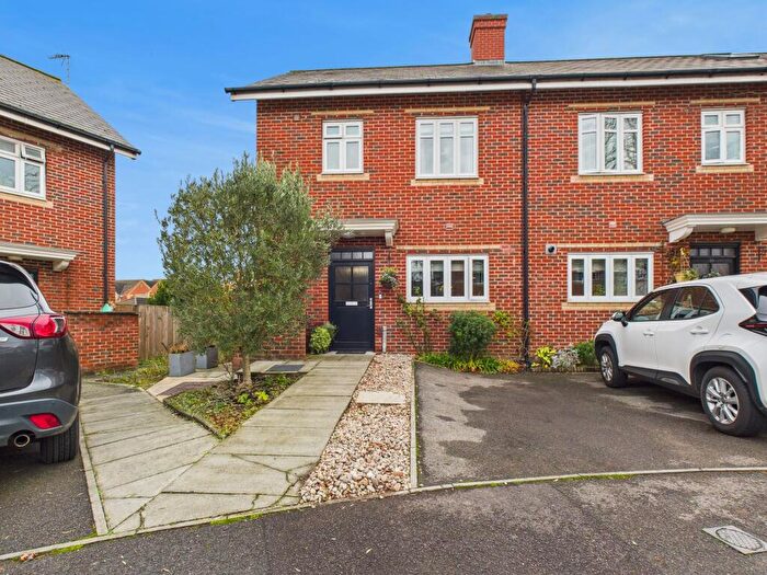 3 Bedroom Terraced House For Sale In Gabriels Square, Lower Earley, RG6