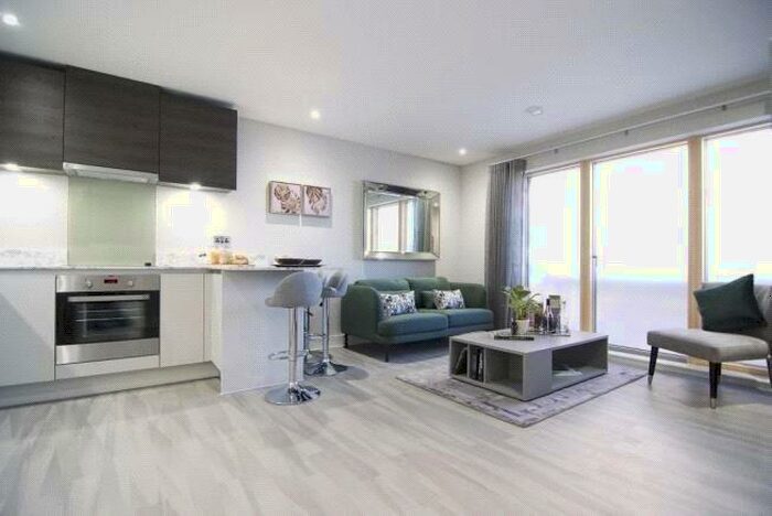 2 Bedroom Apartment To Rent In Stoke Road, Slough, Berkshire, SL2