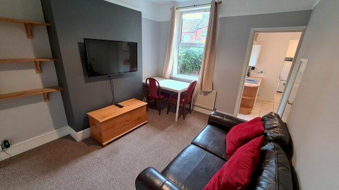 3 Bedroom Terraced House To Rent In Brook Street, Northampton, Northamptonshire, NN1
