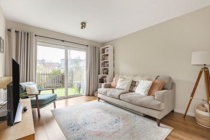 2 Bedroom Flat For Sale In Garrick Close, London, SW18