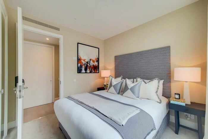 2 Bedroom Flat To Rent In Circus Apartments, Canary Wharf, London, E14