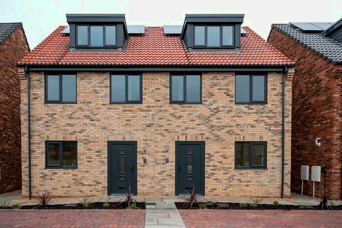 3 Bedroom Town House To Rent In Barnwell Place, Alveston, Bristol, BS35