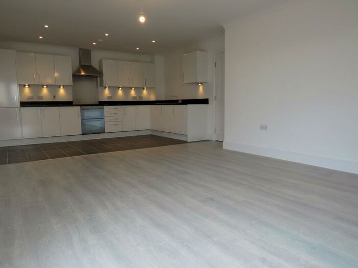 2 Bedroom Flat To Rent In Kingfisher Close, Warwick, CV34