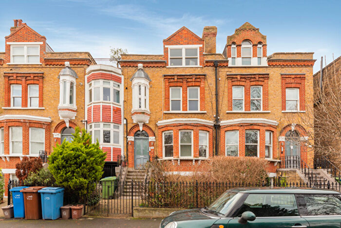 1 Bedroom Apartment To Rent In The Gardens, East Dulwich London, SE22