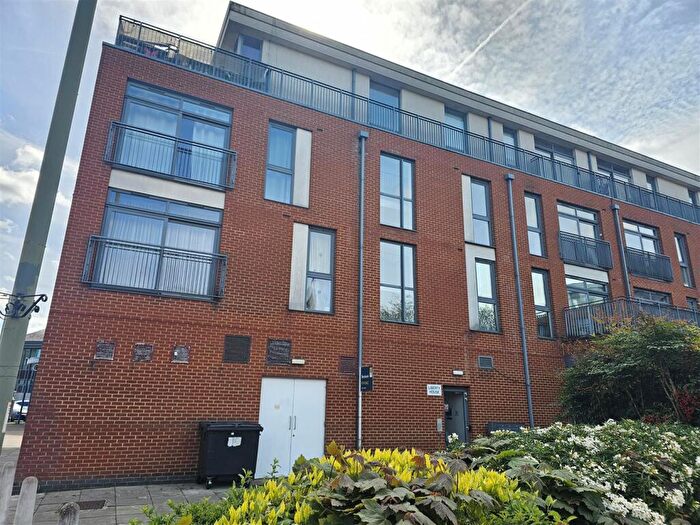 2 Bedroom Apartment To Rent In Guildford Street, Chertsey, KT16