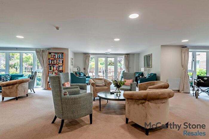1 Bedroom Apartment For Sale In Austen Place, Lower Turk Street, Alton, GU34