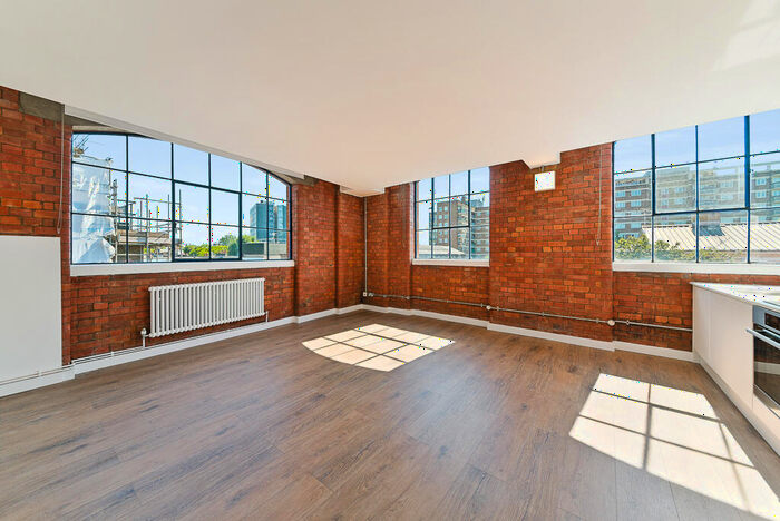 2 Bedroom Apartment To Rent In Dove Road, Islington London, N1