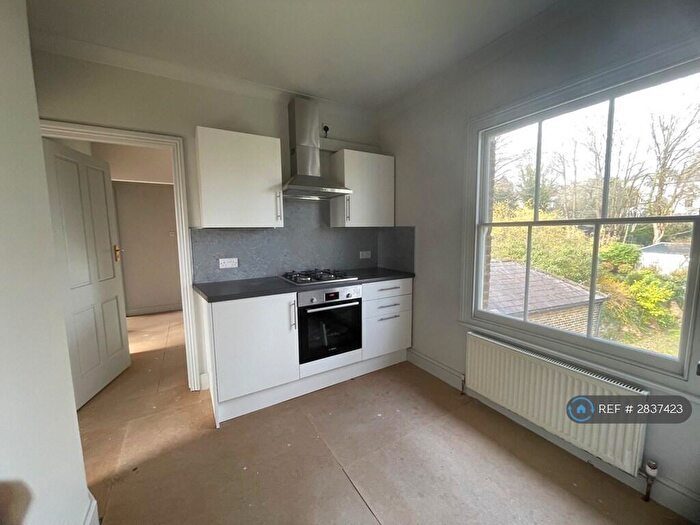 2 Bedroom Flat To Rent In Fox Hill, London, SE19