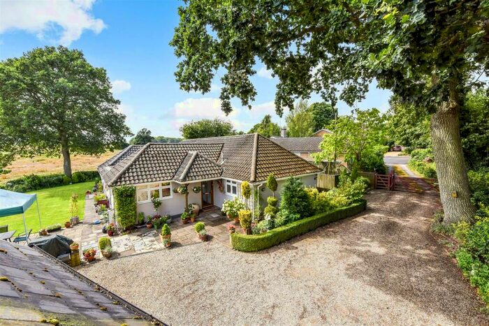 4 Bedroom Bungalow For Sale In Barncroft, Appleshaw, Andover, SP11