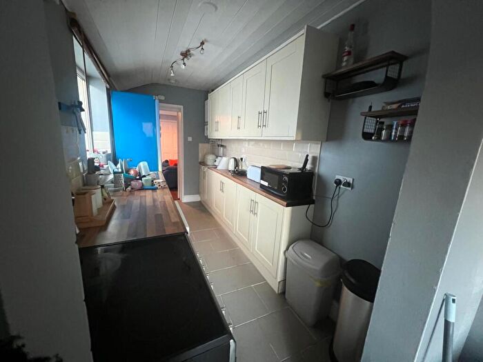 4 Bedroom Terraced House To Rent In Kesteven Street - Bed, LN5