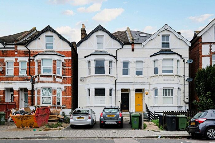 2 Bedroom Flat For Sale In Gleneagle Road, London, SW16