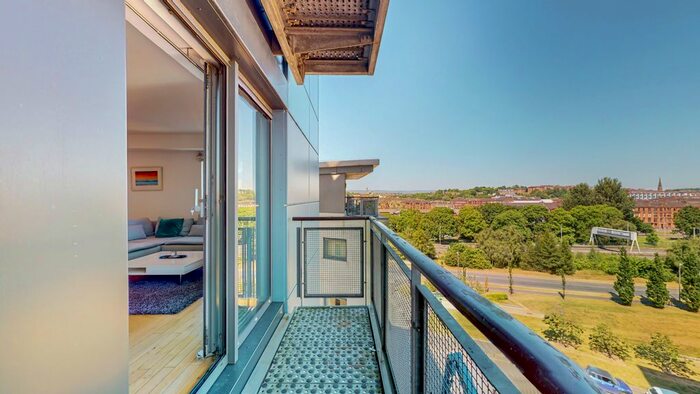 2 Bedroom Flat For Sale In Castlebank Drive, Glasgow, G11