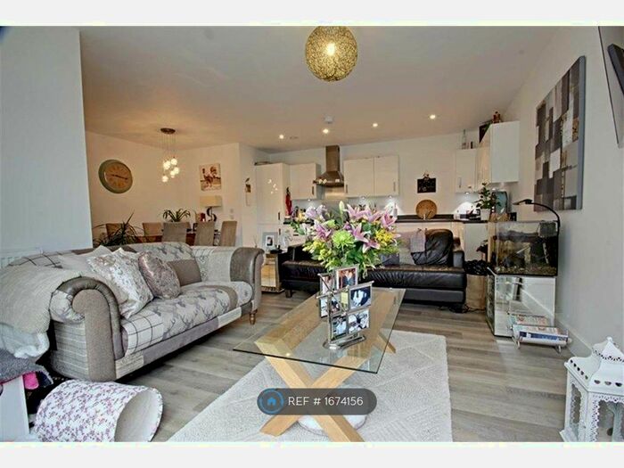 2 Bedroom Flat To Rent In Rose Lane, Hemel Hempstead, HP3