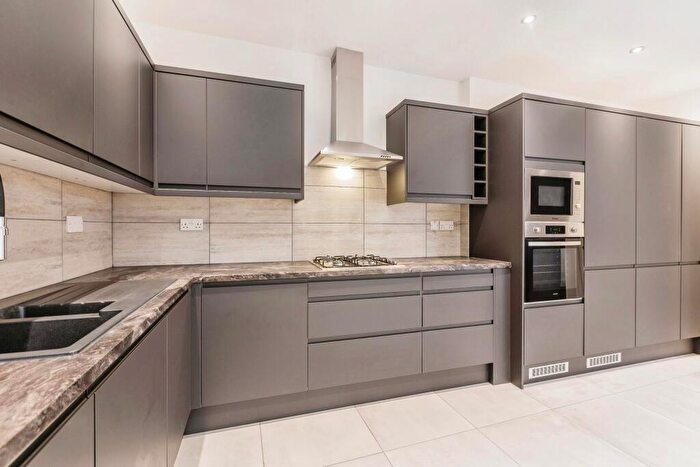 4 Bedroom End Of Terrace House To Rent In Cornwallis Road, N19