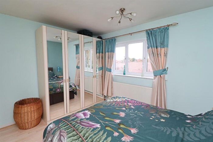 2 Bedroom Semi-Detached House For Sale In Gateford Glade, Worksop, S81