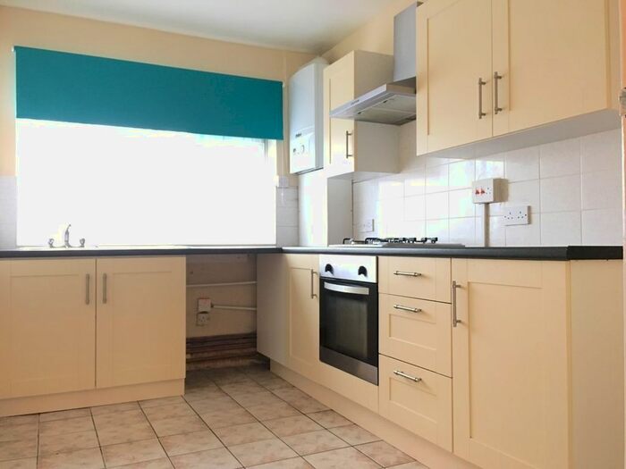 2 Bedroom Flat To Rent In Howard Road, London, SE25