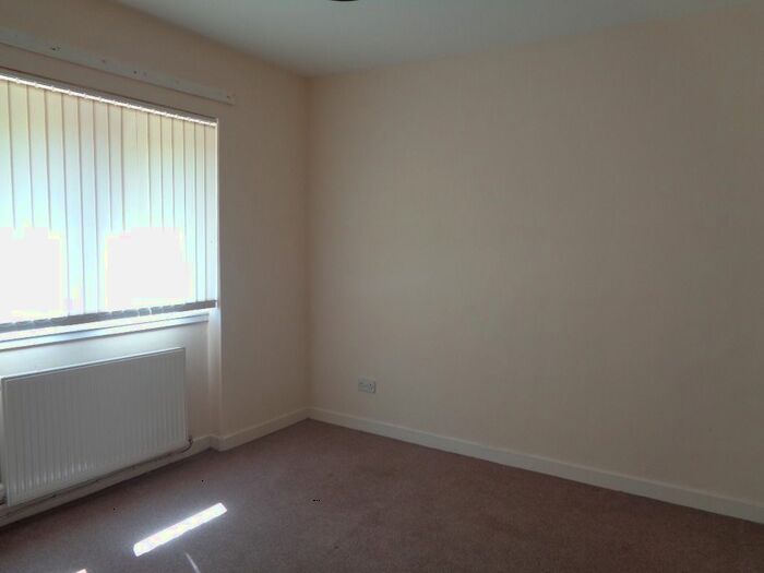 2 Bedroom Flat To Rent In Lyoncross Road, Pollok, Glasgow, G53