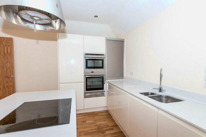 2 Bedroom Apartment To Rent In Thomas Lane, Bungalow, PL4