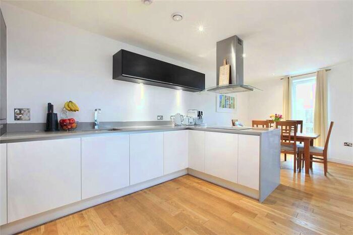 3 Bedroom Flat To Rent In Francis House, 25 Eltringham Street, Wandsworth, London, SW18