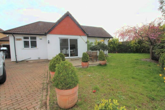 4 Bedroom Bungalow To Rent In Patanden Lodge, Cheshunt, EN8