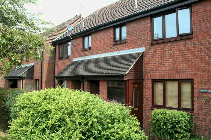 1 Bedroom Maisonette To Rent In Consort Close, Warley, Brentwood, CM14