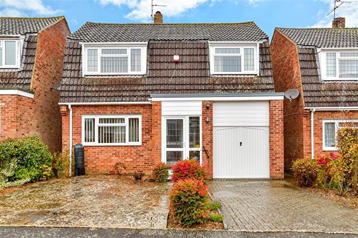 3 Bedroom Detached House For Sale In Pembroke Road, Coxheath, Maidstone, Kent, ME17