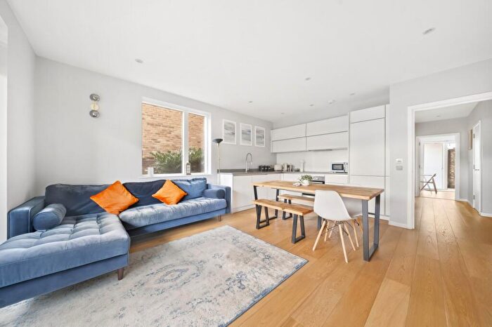 2 Bedroom Flat To Rent In Copenhagen Street, Islington, N1