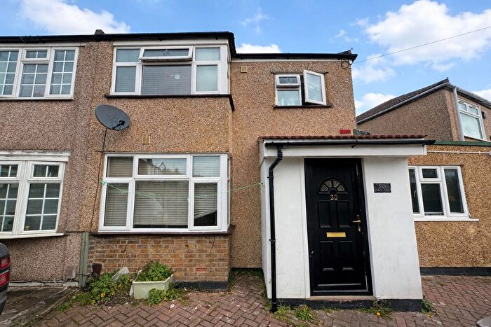 1 Bedroom Flat To Rent In Grange Close, Hayes, UB3