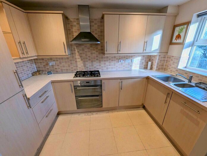 2 Bedroom Flat To Rent In Flavius Close, Caerleon, Newport, NP18