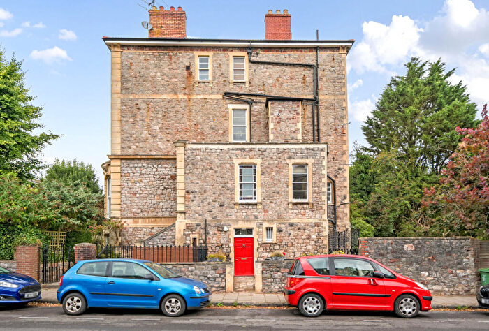 3 Bedroom Apartment For Sale In Miles Road, Bristol, BS8
