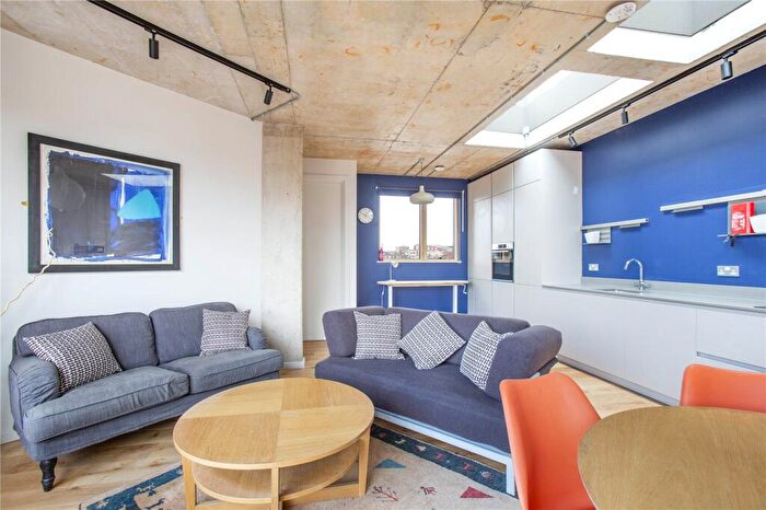 3 Bedroom Apartment To Rent In Wallis Road, London, E9