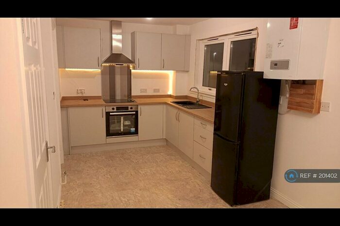 4 Bedroom End Of Terrace House To Rent In Tanera Court, Falkirk, FK1