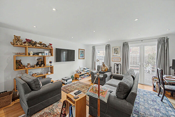 2 Bedroom Maisonette For Sale In Heralds Place, , Kennington, London, SE11