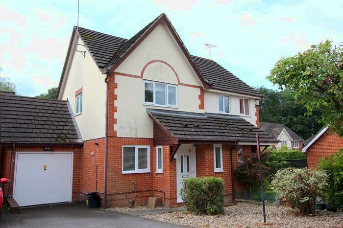 2 Bedroom Semi-Detached House To Rent In Davy Close, Wokingham, RG40