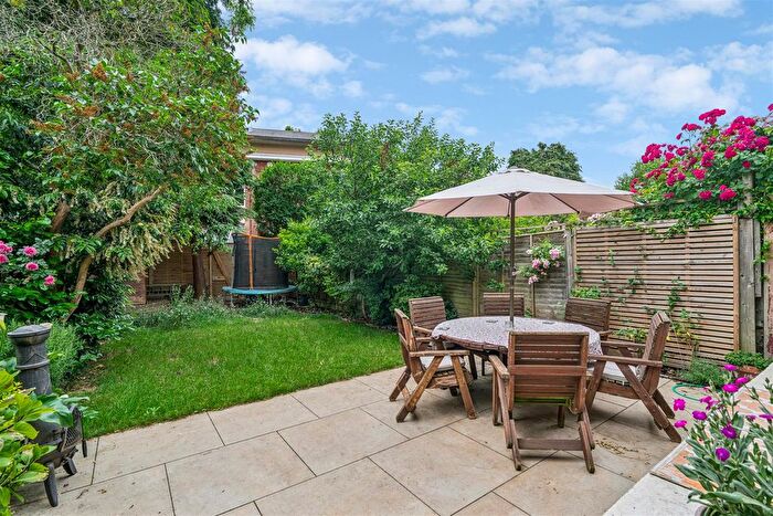 4 Bedroom Flat To Rent In Stile Hall Gardens, London, W4