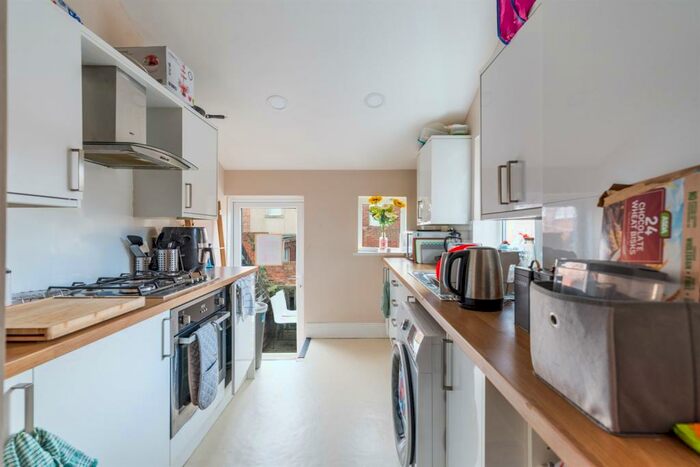 5 Bedroom Maisonette To Rent In Dinsdale Road, Newcastle Upon Tyne, NE2