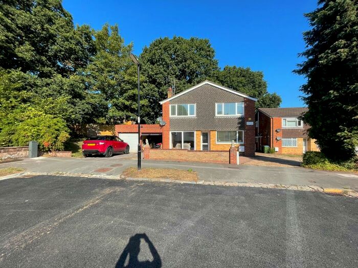 2 Bedroom Maisonette To Rent In Rutland Way, Southampton, SO18