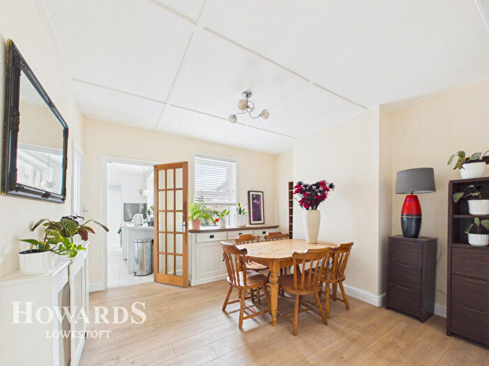 3 Bedroom Terraced House For Sale In London Road, Lowestoft, NR33