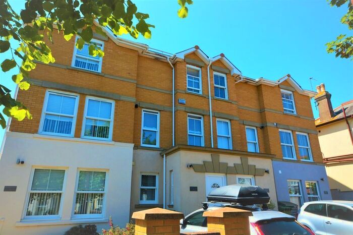 4 Bedroom Town House To Rent In Victoria Road, Sandown, PO36