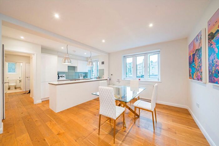 2 Bedroom Flat To Rent In Clarendon Road, Holland Park, W11