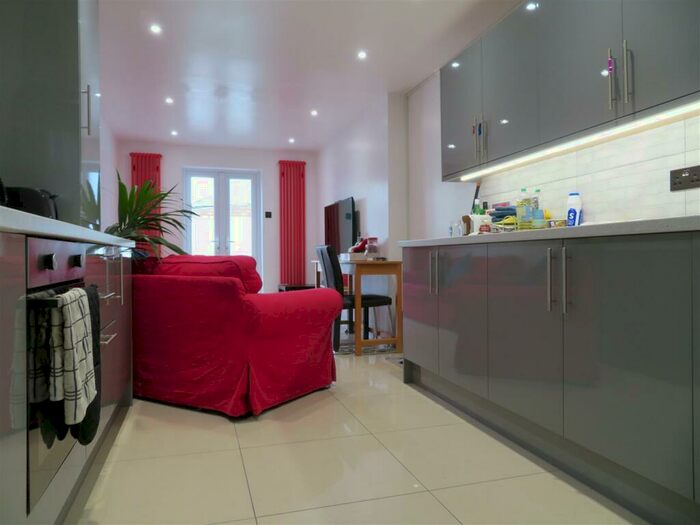 5 Bedroom House To Rent In Haslemere Road, Southsea, PO4