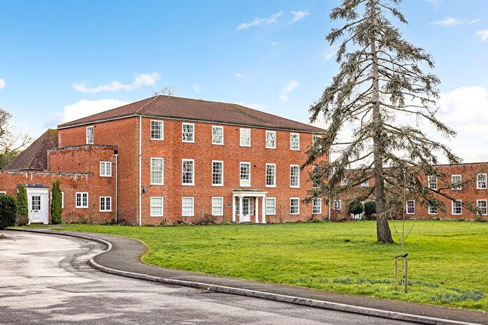 2 Bedroom Flat For Sale In The Close, Salisbury, SP1