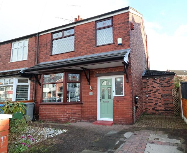 3 Bedroom Semi-Detached House For Sale In St. Georges Road, Stretford, M32
