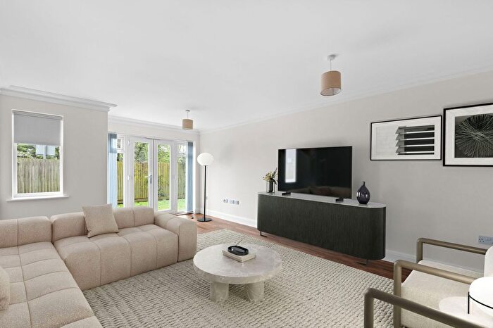 2 Bedroom Flat For Sale In Limpsfield Road, Warlingham, CR6