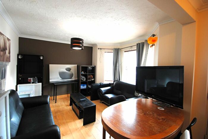 4 Bedroom Semi-Detached House To Rent In Shelbourne Road, BH8