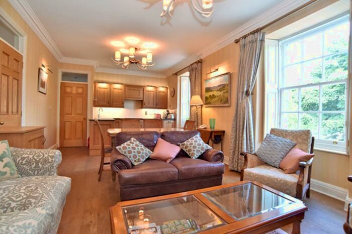 3 Bedroom Flat To Rent In Union Terrace, Second Floor, AB10