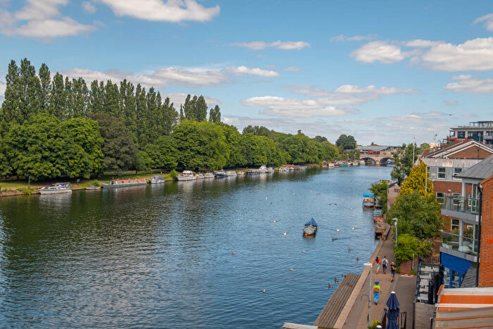 1 Bedroom Flat For Sale In High Street, Kingston Upon Thames, KT1