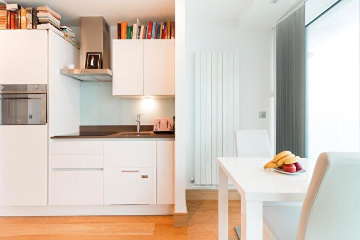 Apartment To Rent In Arena Tower, Crossharbour Plaza, Canary Wharf, London, E14