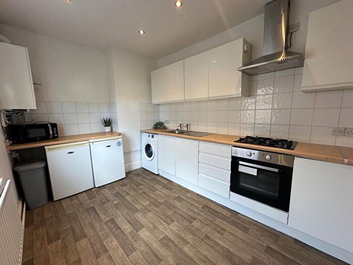 3 Bedroom Terraced House To Rent In West End // Bed & Bath // Aug, LN1