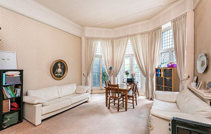 3 Bedroom Flat For Sale In Wetherby Gardens, South Kensington, London, SW5